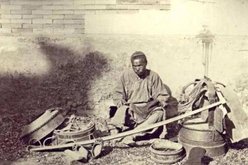 农村修鞋匠爆料图片视频,传统手艺传承与生活变迁 第3张 农村修鞋匠爆料图片视频,传统手艺传承与生活变迁 第3张